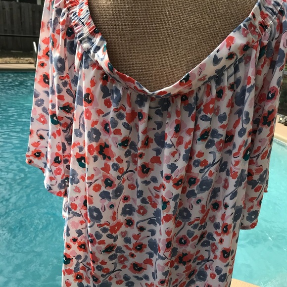 Beautiful floral blouse - Picture 2 of 3